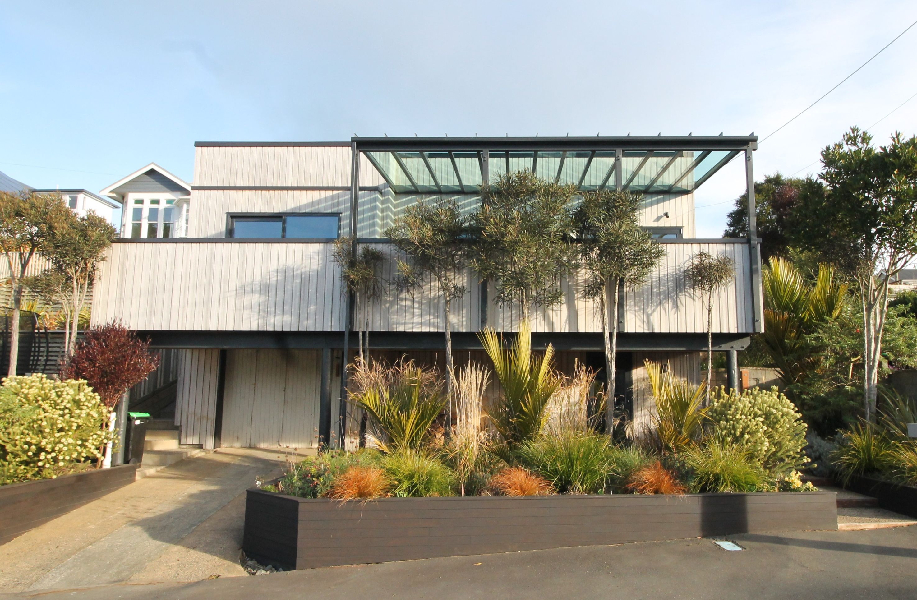 Abodo-vertical-weatherboard-cladding-enclosed-deck-balustrade-aluminium-veranda-glass-roof