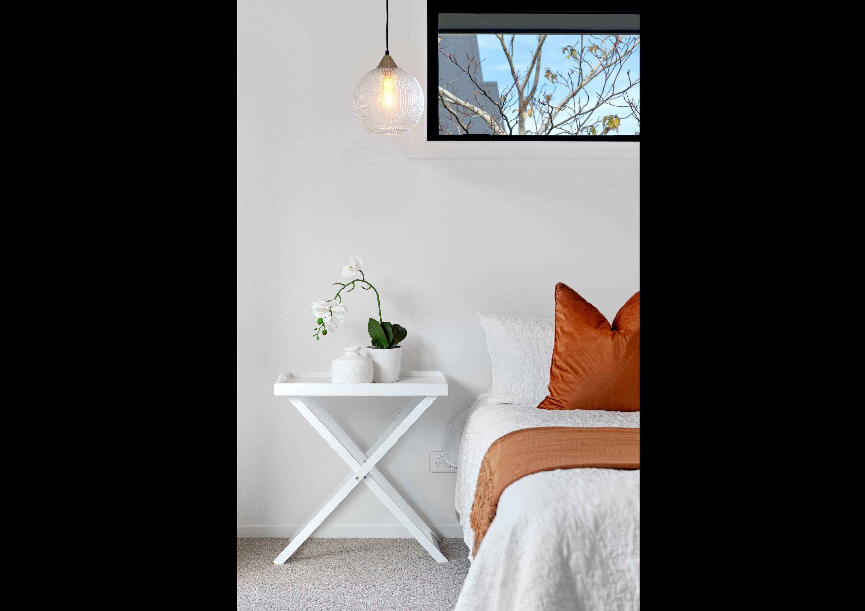 bedroom-pendant-light-carpet