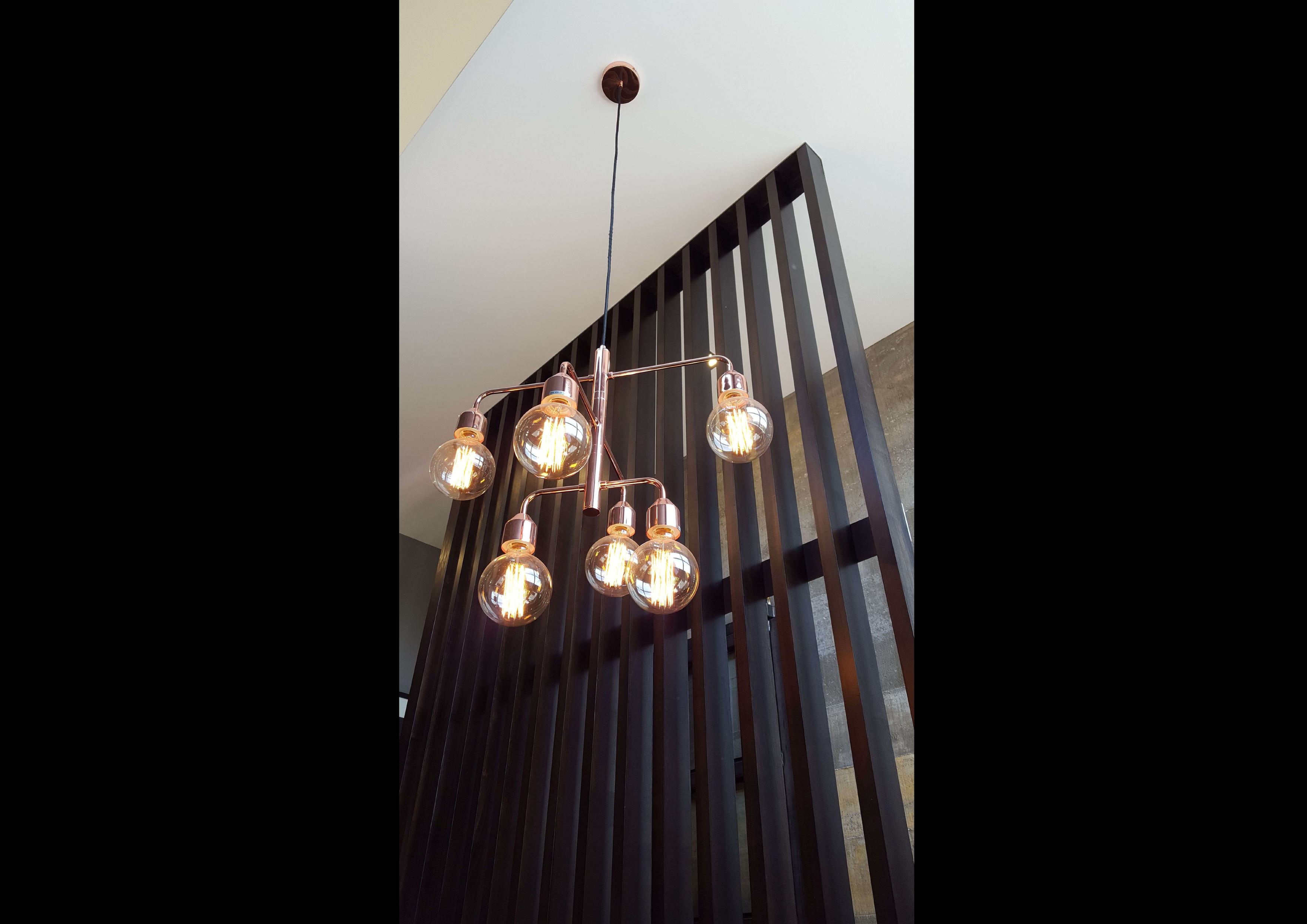 cedar-batten-stairwell-barrier-light-pendant