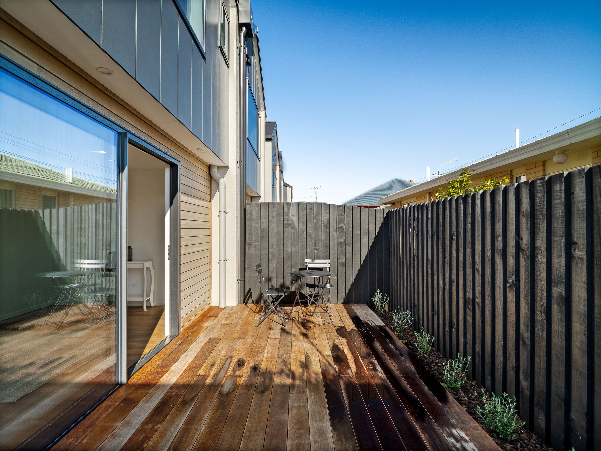 hardwood-kwila-deck-timber-fence-stria-cladding-sliding-doors