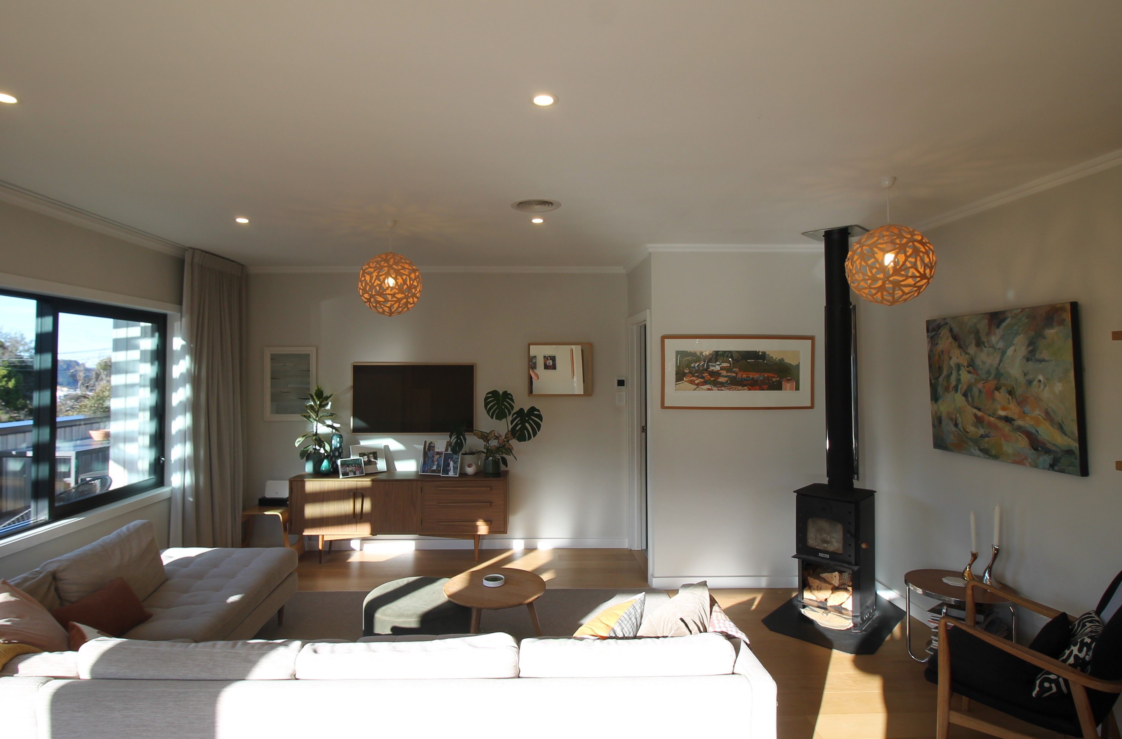 interior-design-living-room-david-trubridge-pendant-light-warmington-studio-fire