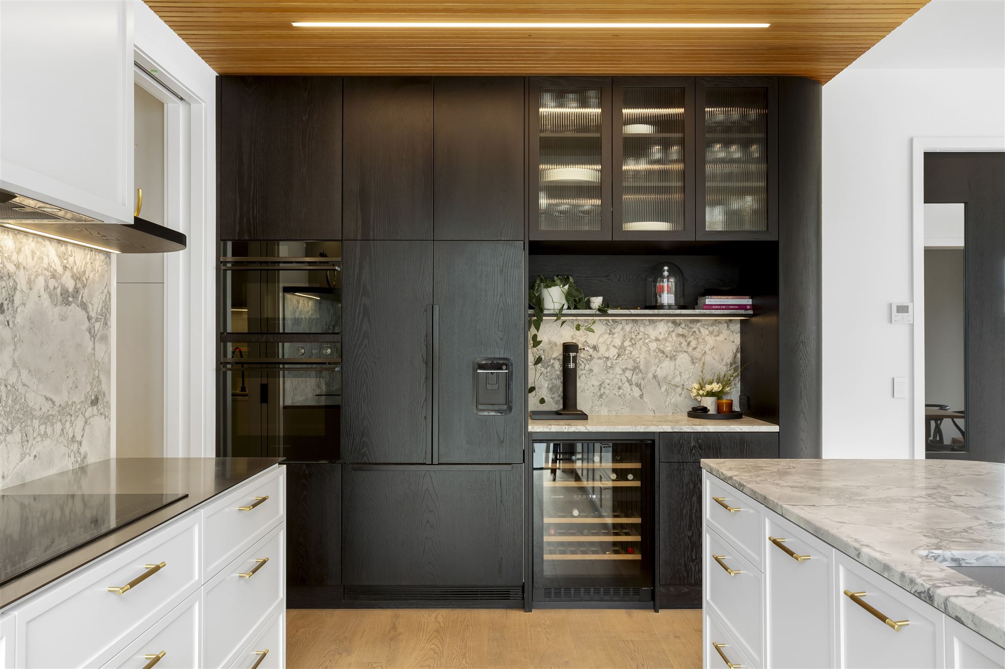 kitchen-dark-oak-cabinetry-marble-stone-benchtop-cedar-timber-flooring