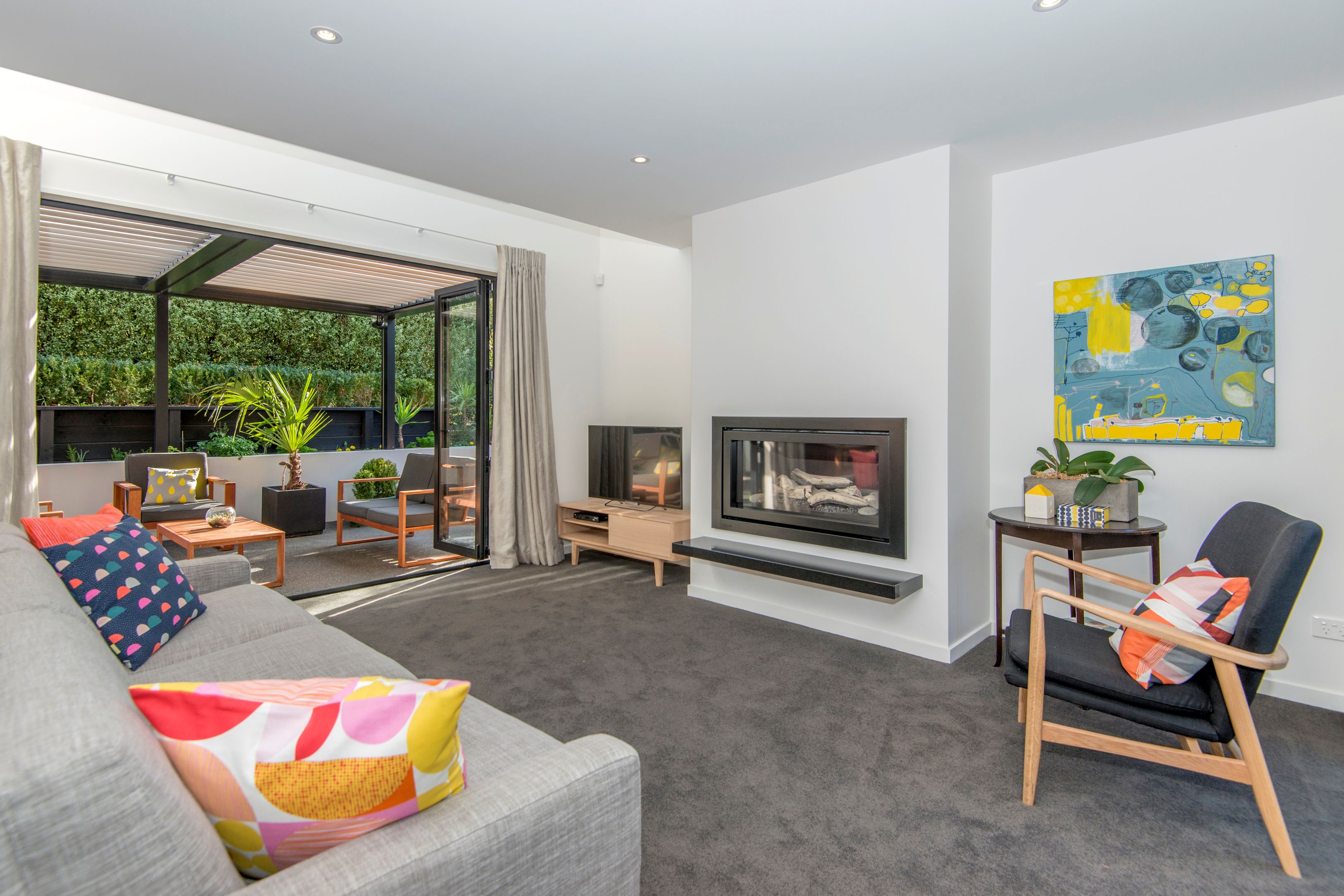 living-gas-fire-outdoor-courtyard-indoor-outdoor-flow-louvre-roof