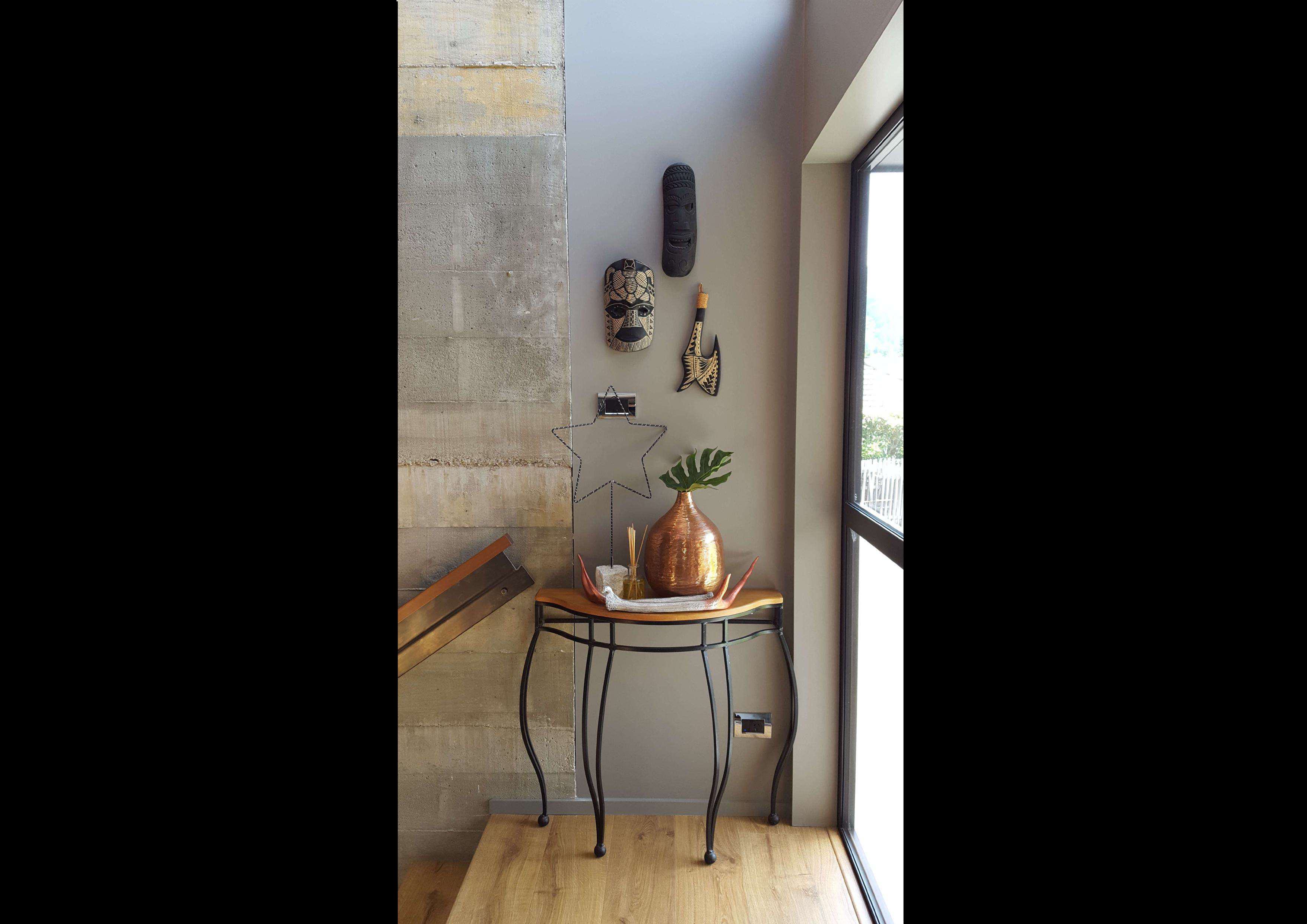 off-the-form-shutter-concrete-wall-stair-custom-handrail-dunedin
