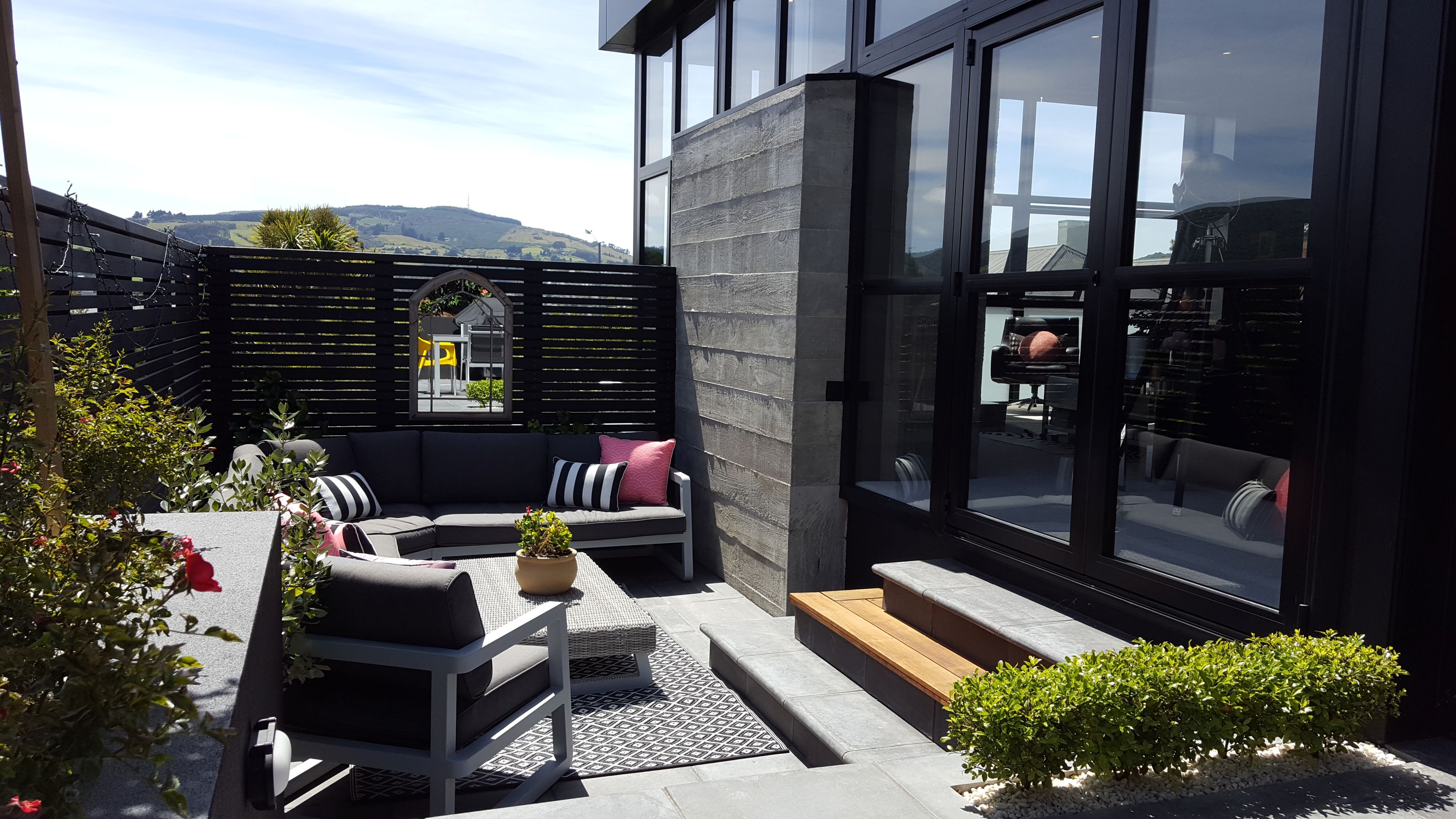 Katipo-Design-outdoor-living-flow-courtyard-seating-insitu-concrete-paving-design