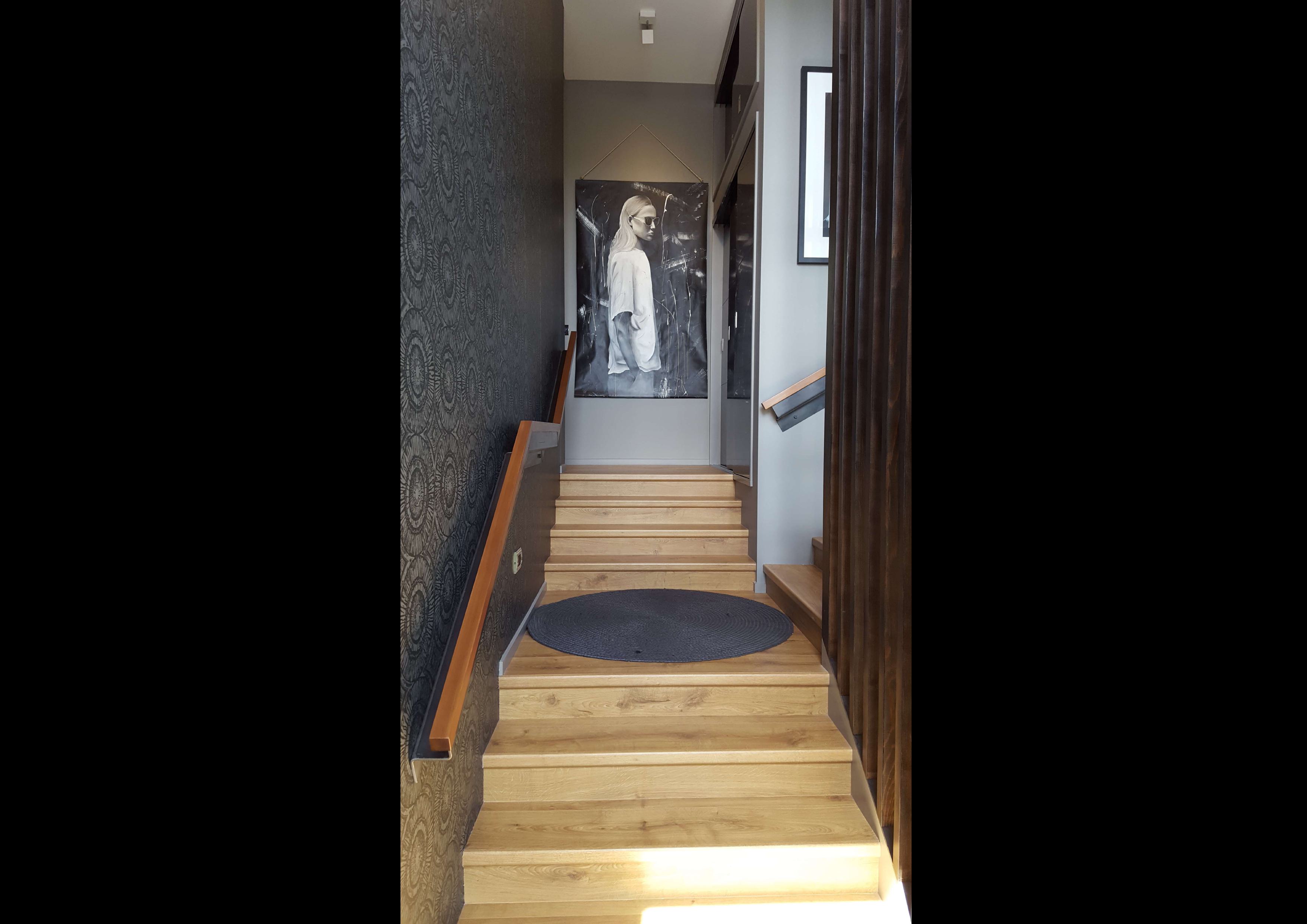 stairs-split-level-laminate-flooring-handrail-steel-timber-batten
