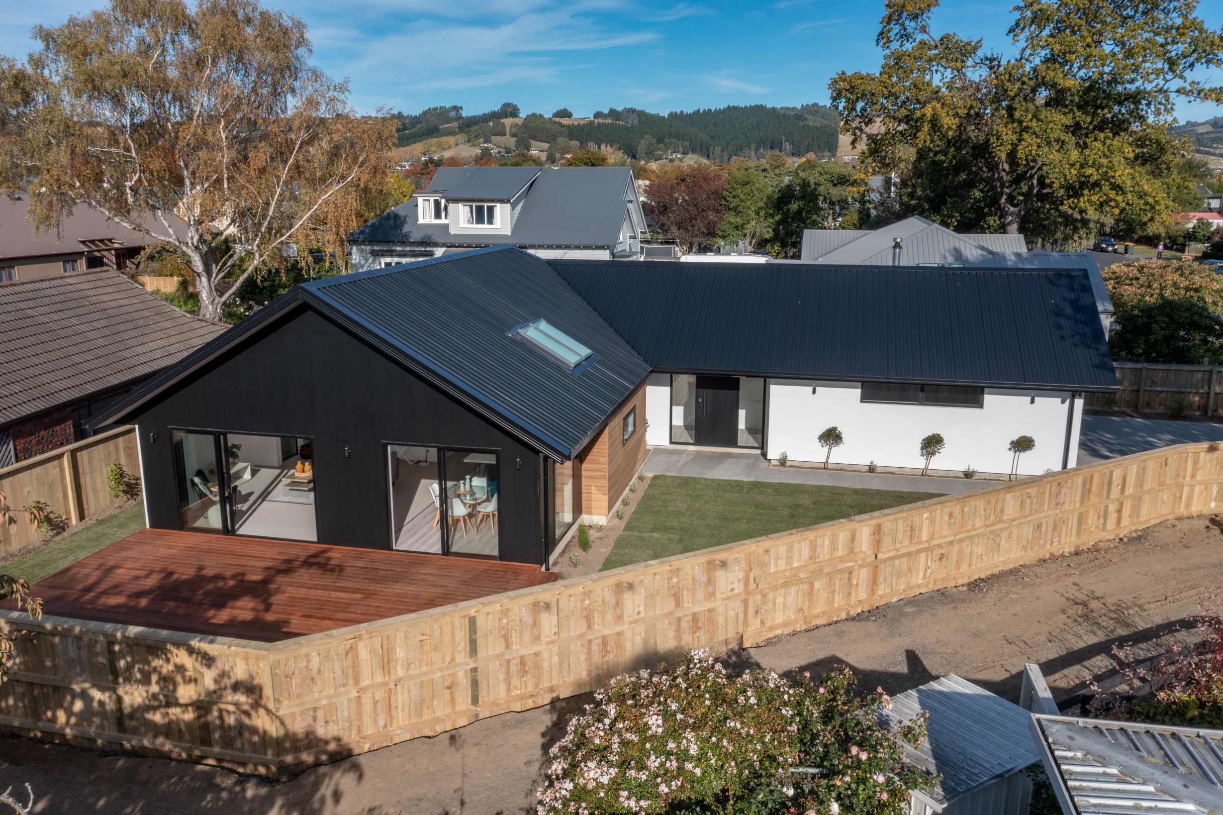 stria-cedar-sto-render-external-cladding-kwila-deck-5-rib-metyal-roofing-skylights